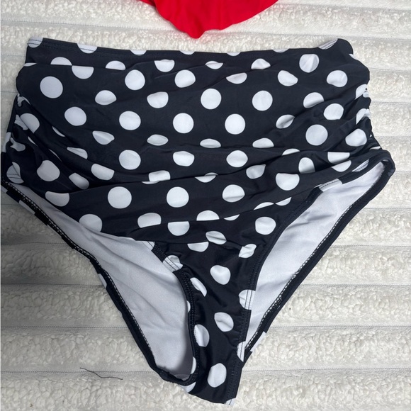 Chic Red Ruffle Bikini Set - Picture 9 of 12